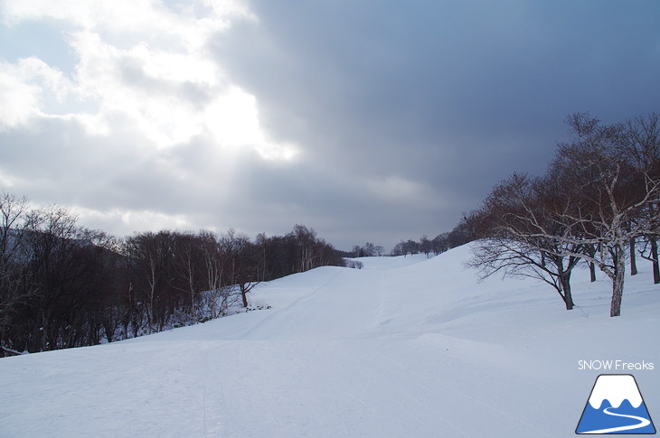 朝里川温泉スキー場 強風にも負けずリフト運行！絶景と急斜面が魅力の穴場ゲレンデ♪